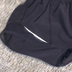 lululemon hotty hots 2.5 in great condition